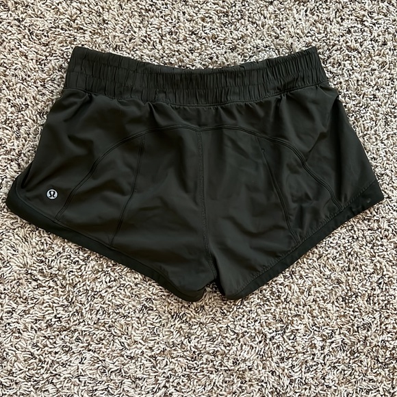 Lululemon hottie hots 2.5 inch - Picture 2 of 3